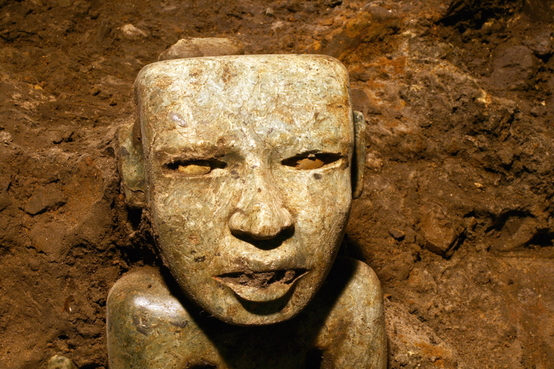 Illustration for article titled Encuentran miles de nuevos objetos bajo la pirámide de Teotihuacán
